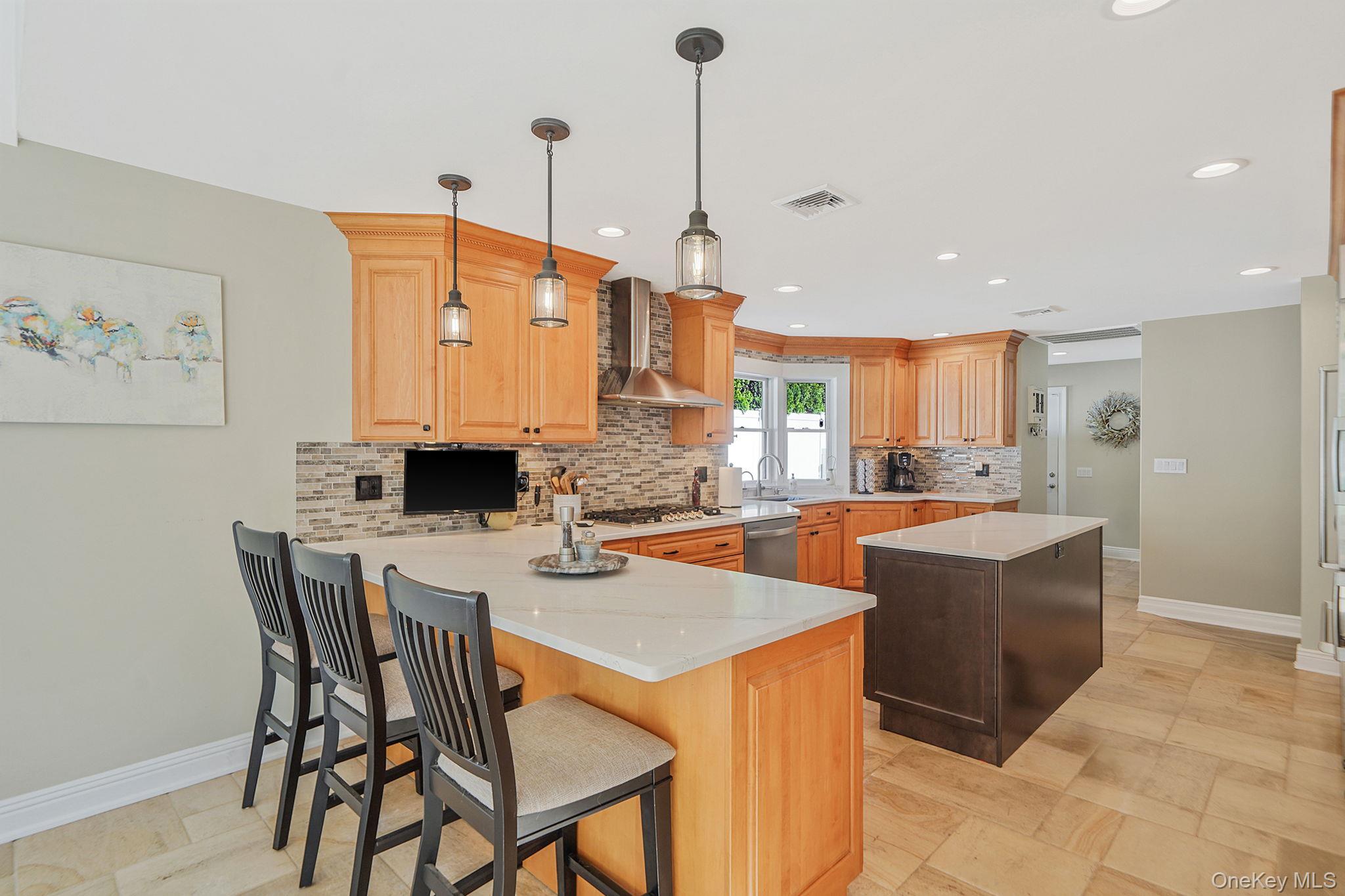 246 Roosevelt Boulevard, Hauppauge, NY 11788