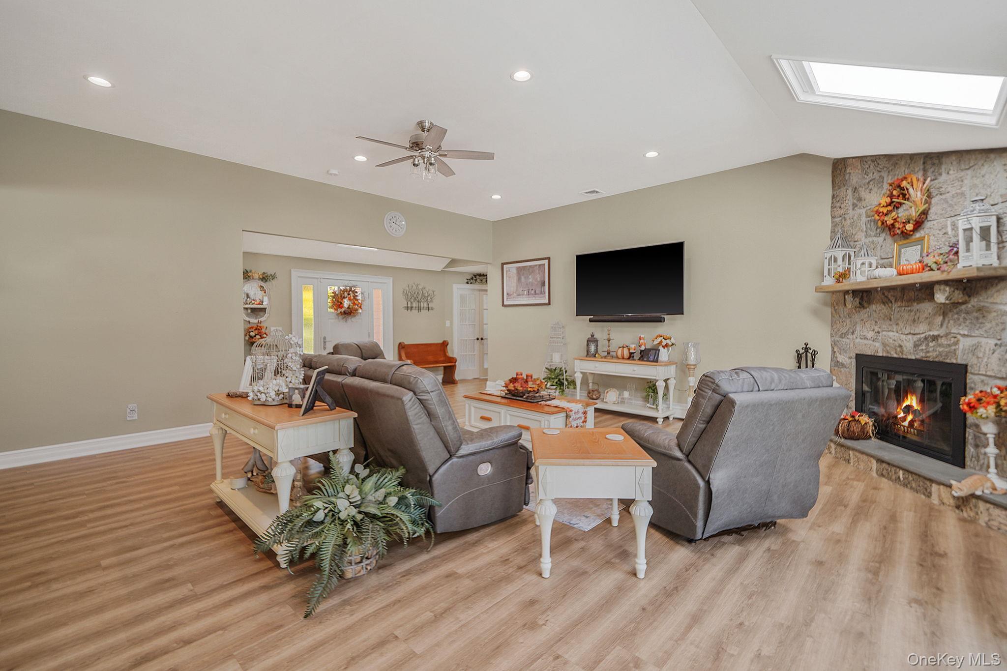 246 Roosevelt Boulevard, Hauppauge, NY 11788