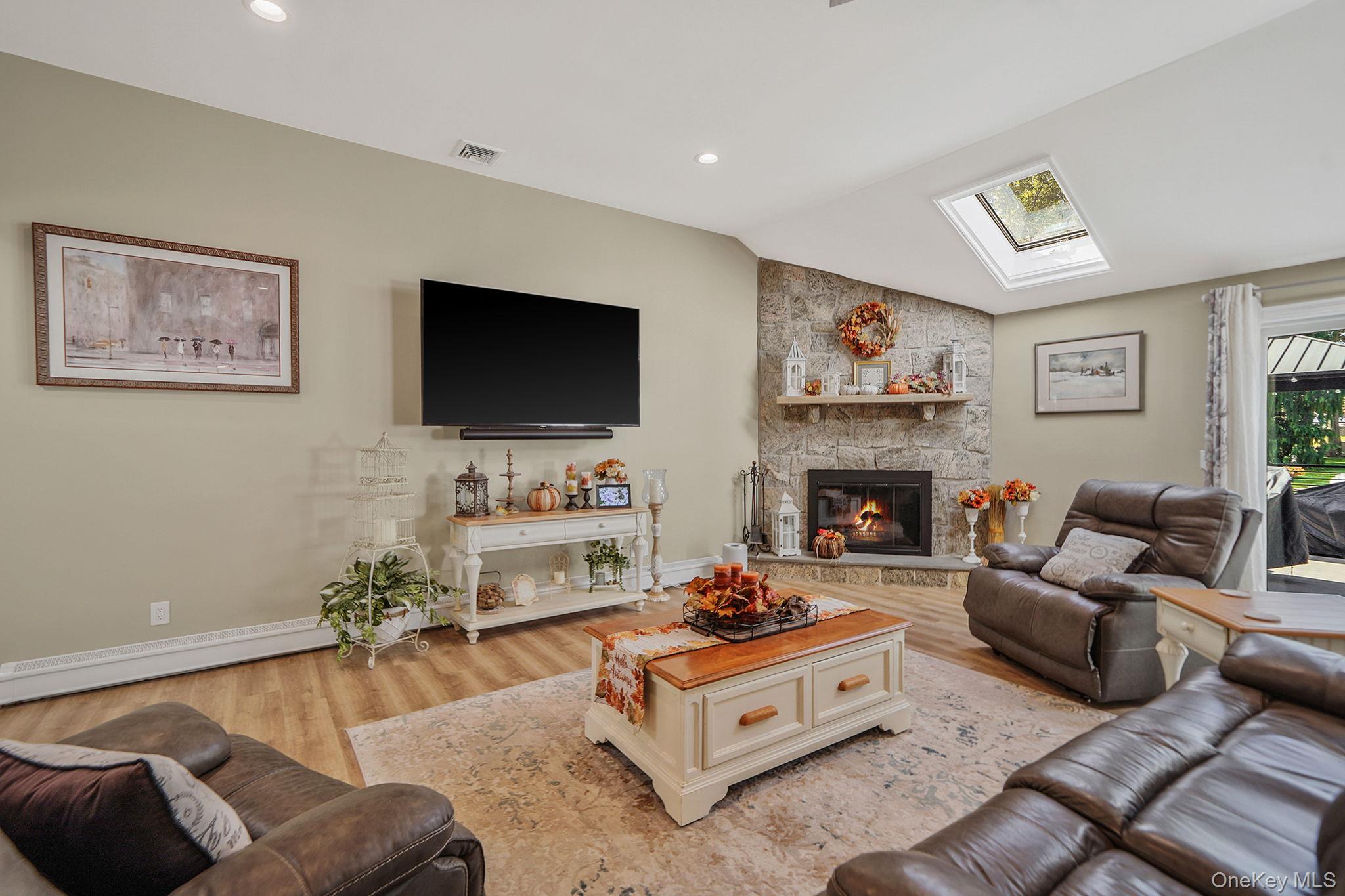 246 Roosevelt Boulevard, Hauppauge, NY 11788