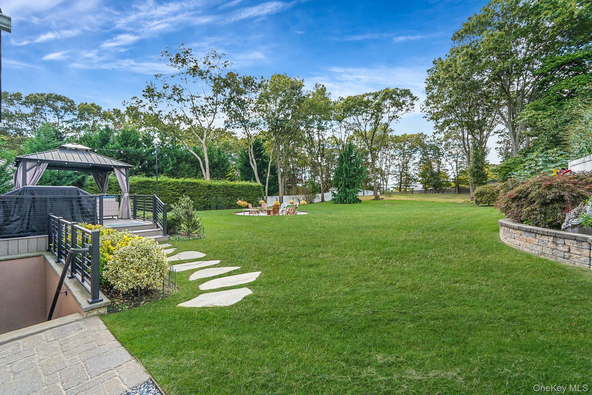 246 Roosevelt Boulevard, Hauppauge, NY 11788