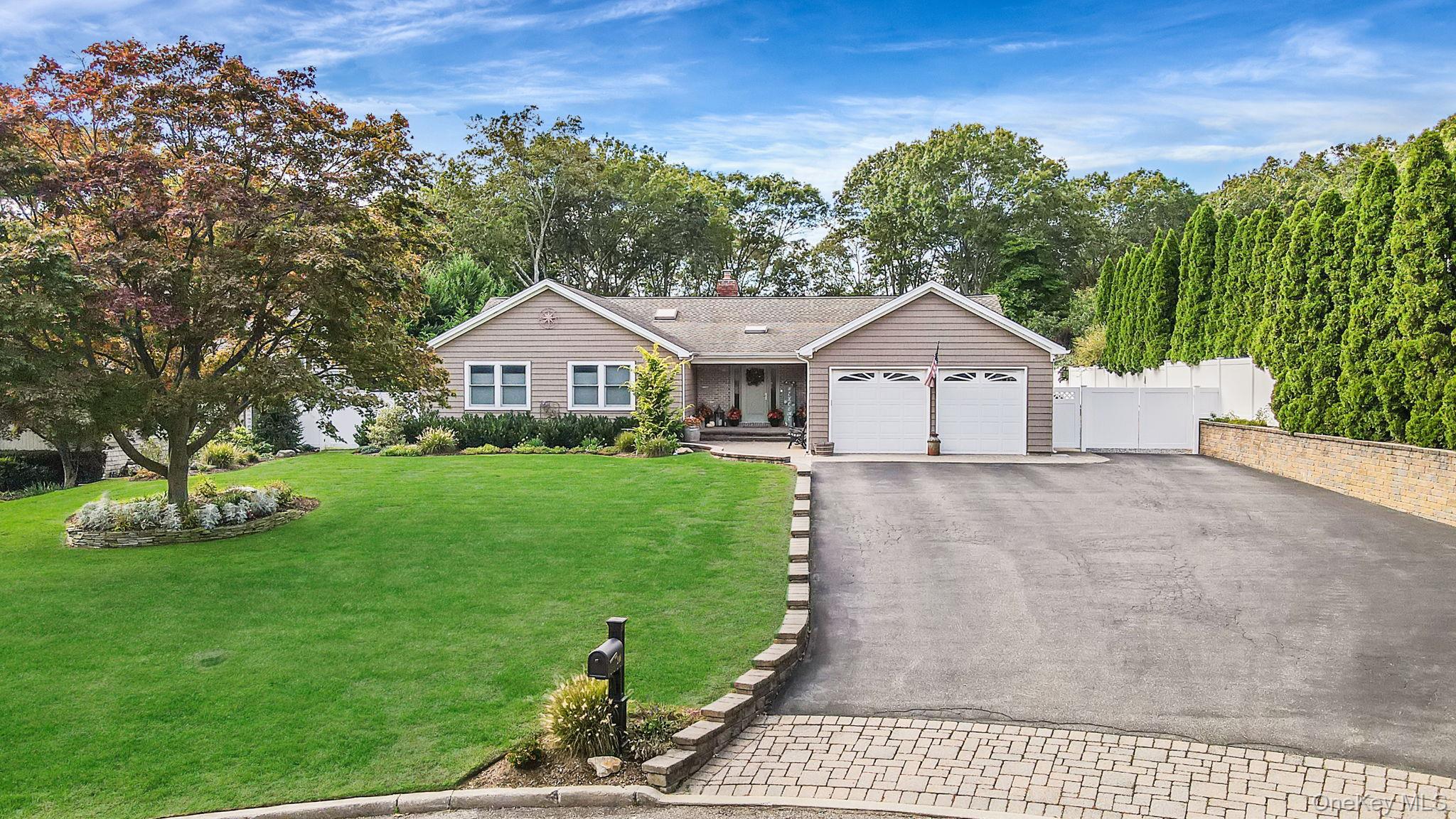 246 Roosevelt Boulevard, Hauppauge, NY 11788