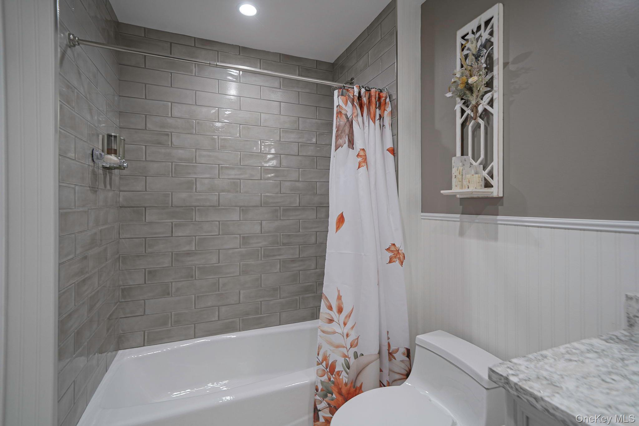 246 Roosevelt Boulevard, Hauppauge, NY 11788