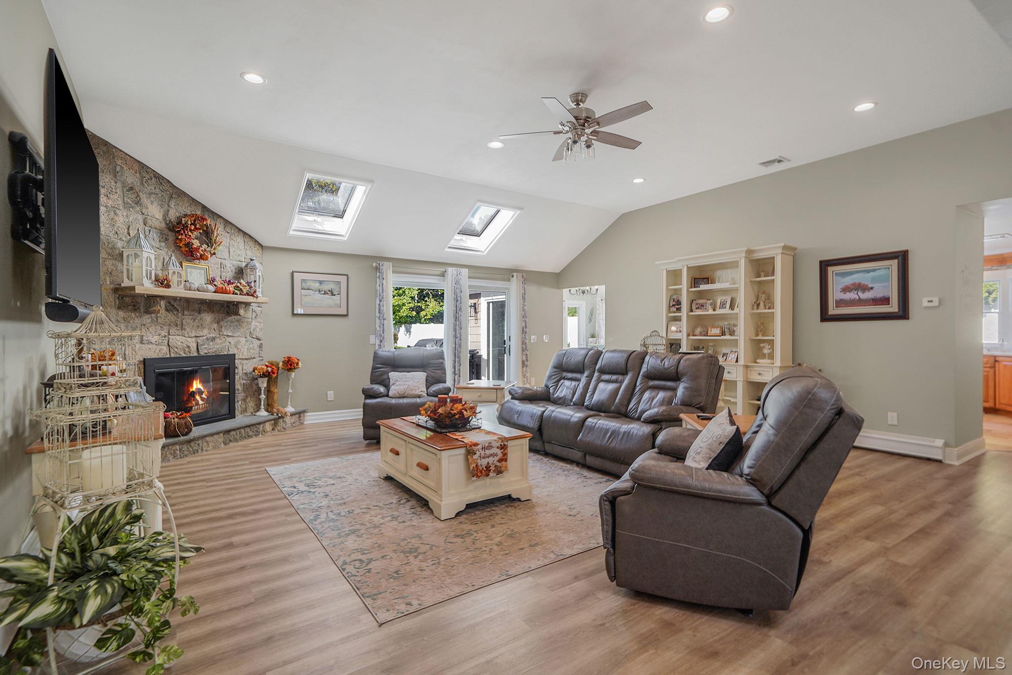 246 Roosevelt Boulevard, Hauppauge, NY 11788