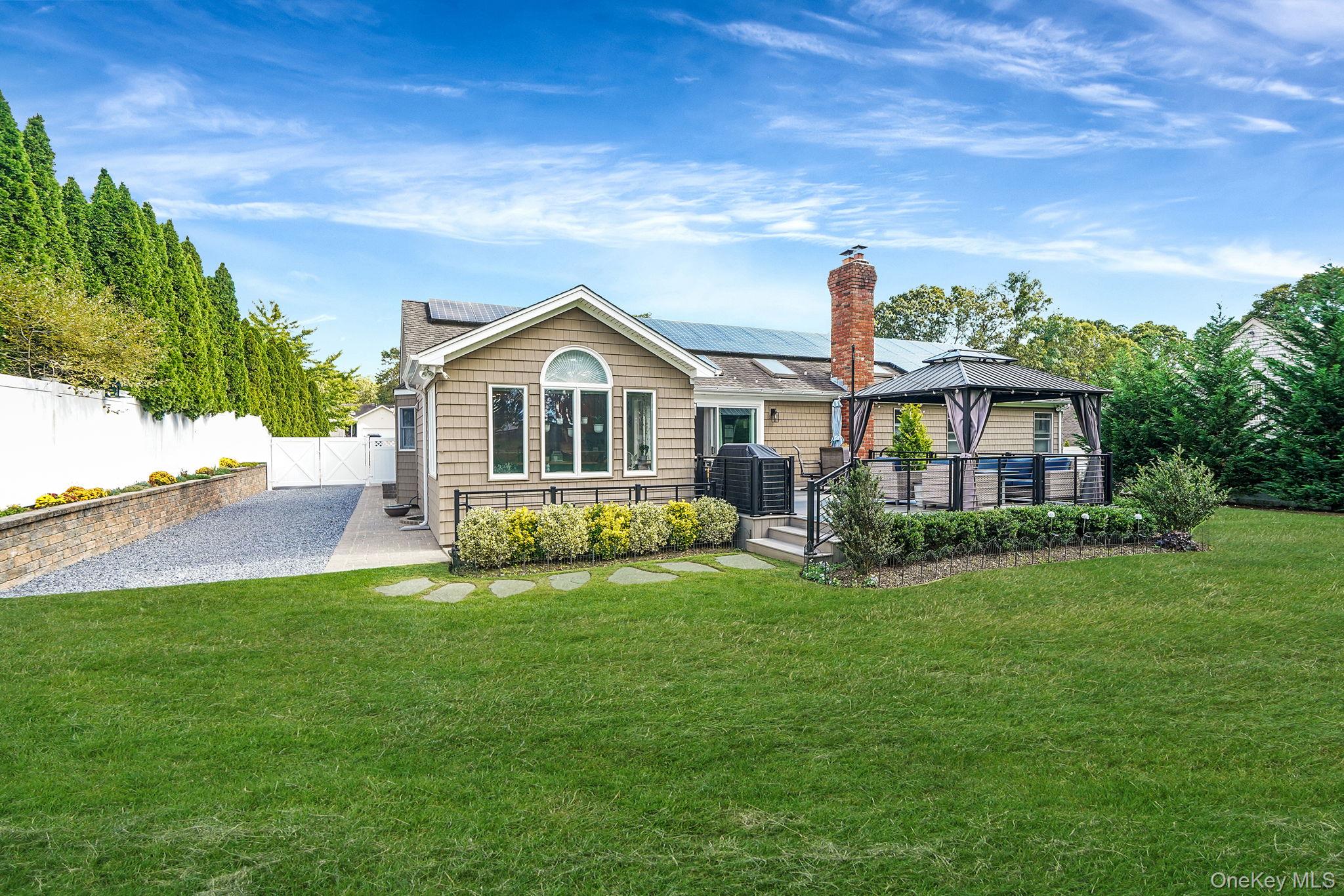 246 Roosevelt Boulevard, Hauppauge, NY 11788