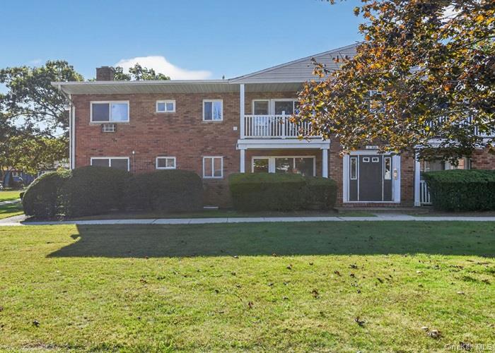 71 ADAMS Road # E 2A, Central Islip, NY 11722