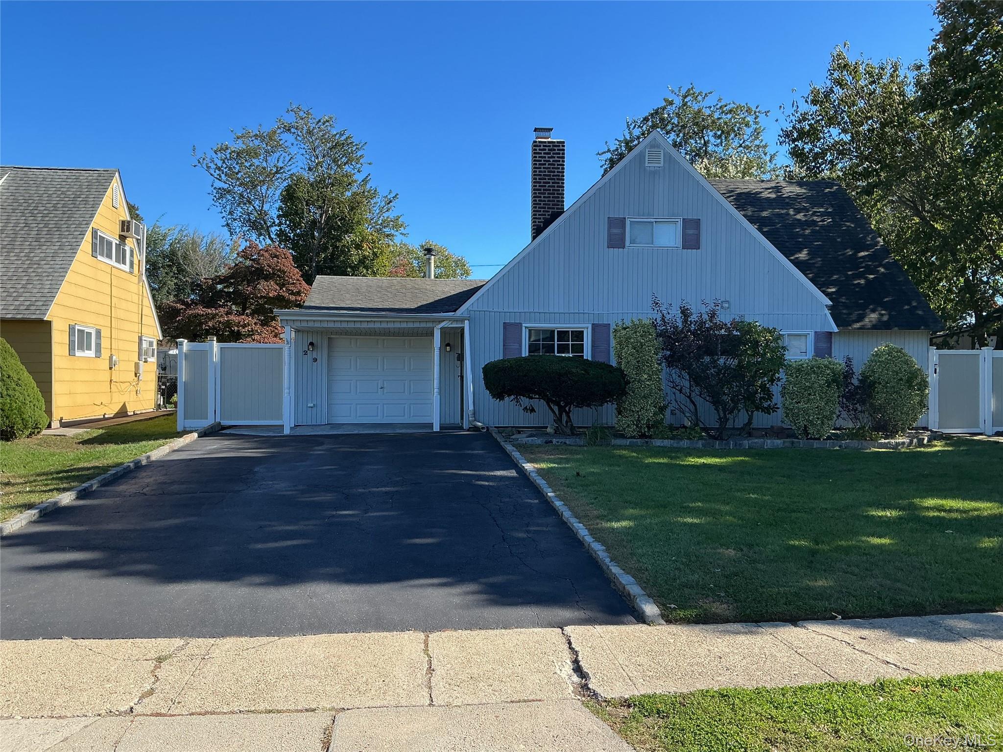 29 Cottonwood Lane, Westbury, NY 11590