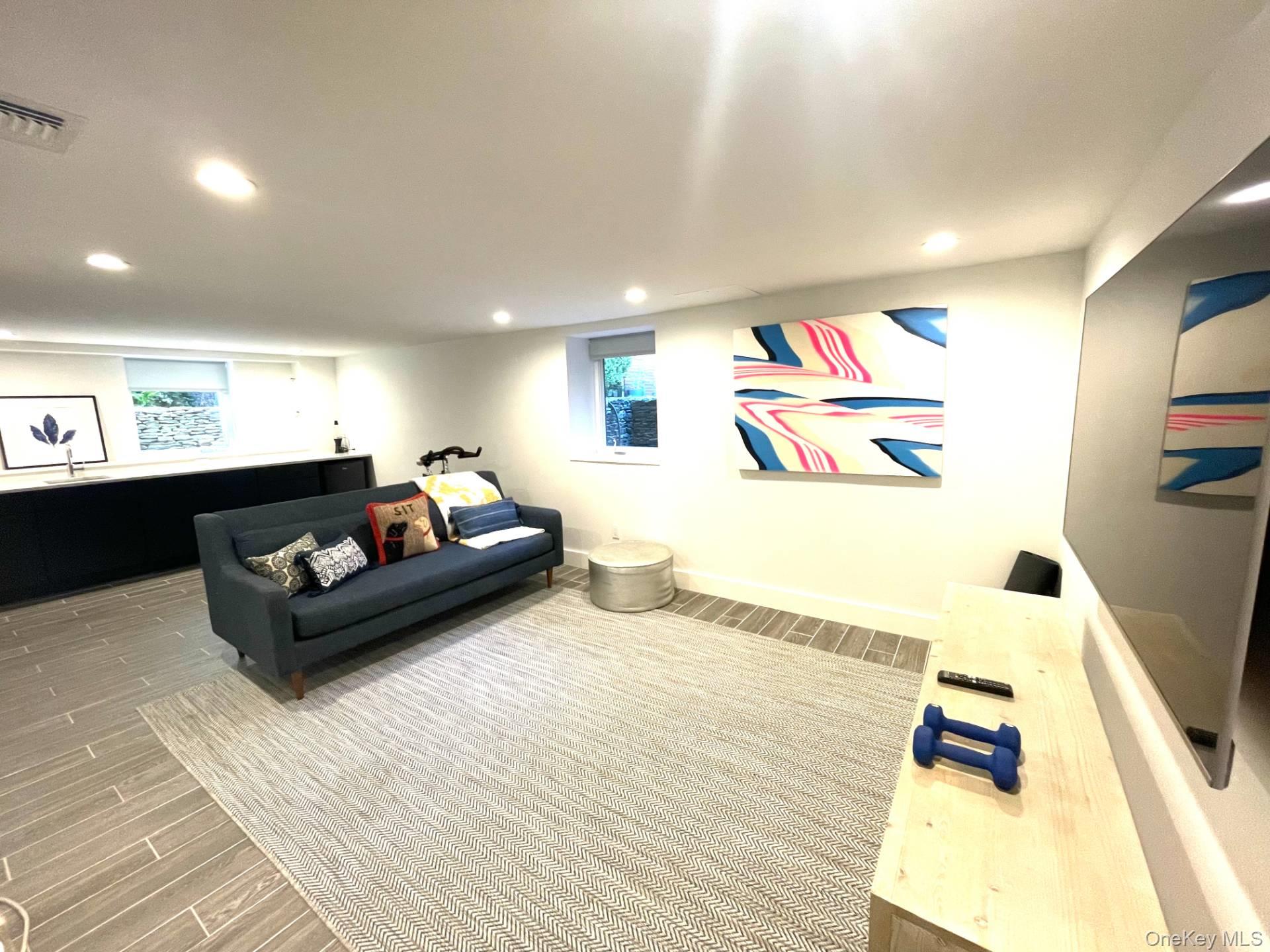 71 Island View Drive W, Sag Harbor, NY 11963