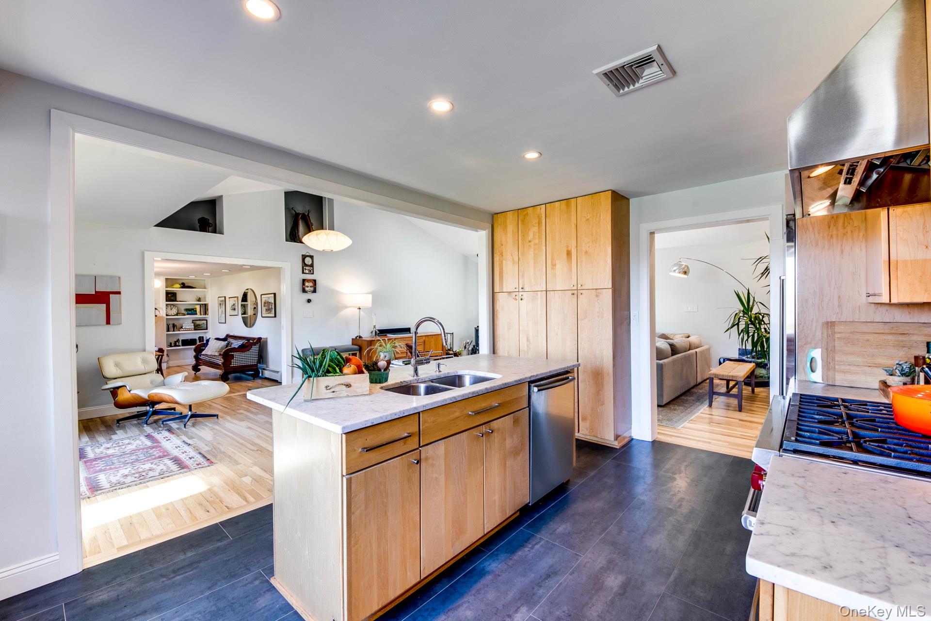 71 Island View Drive W, Sag Harbor, NY 11963