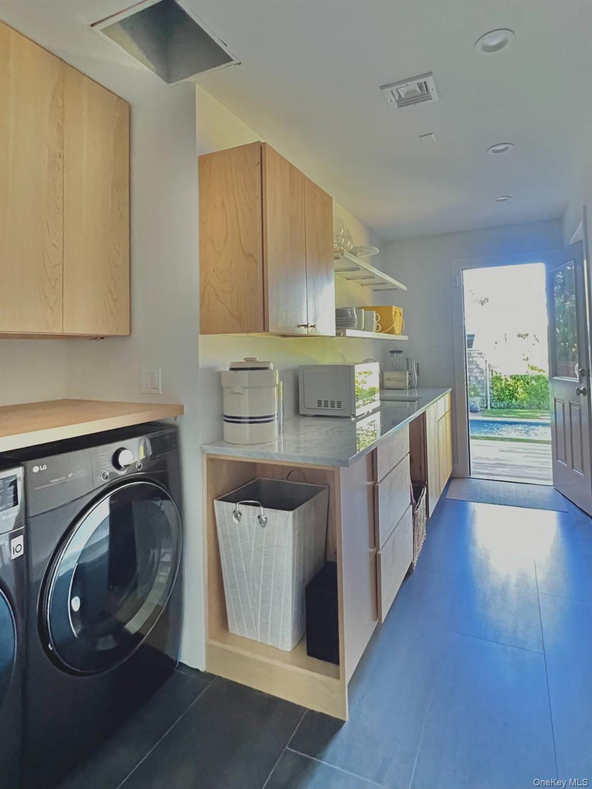 71 Island View Drive W, Sag Harbor, NY 11963