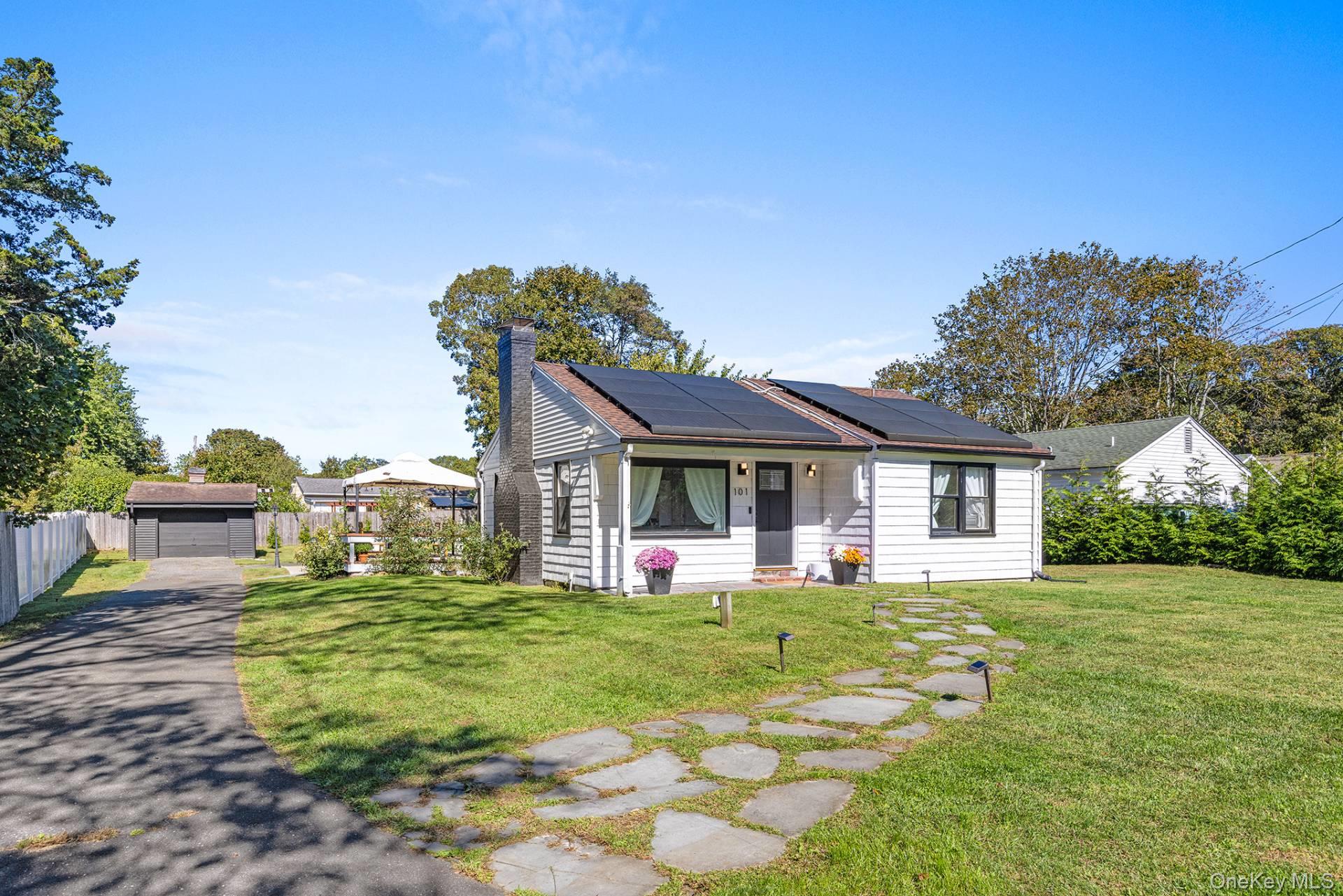 101 Bay Avenue, Hampton Bays, NY 11946