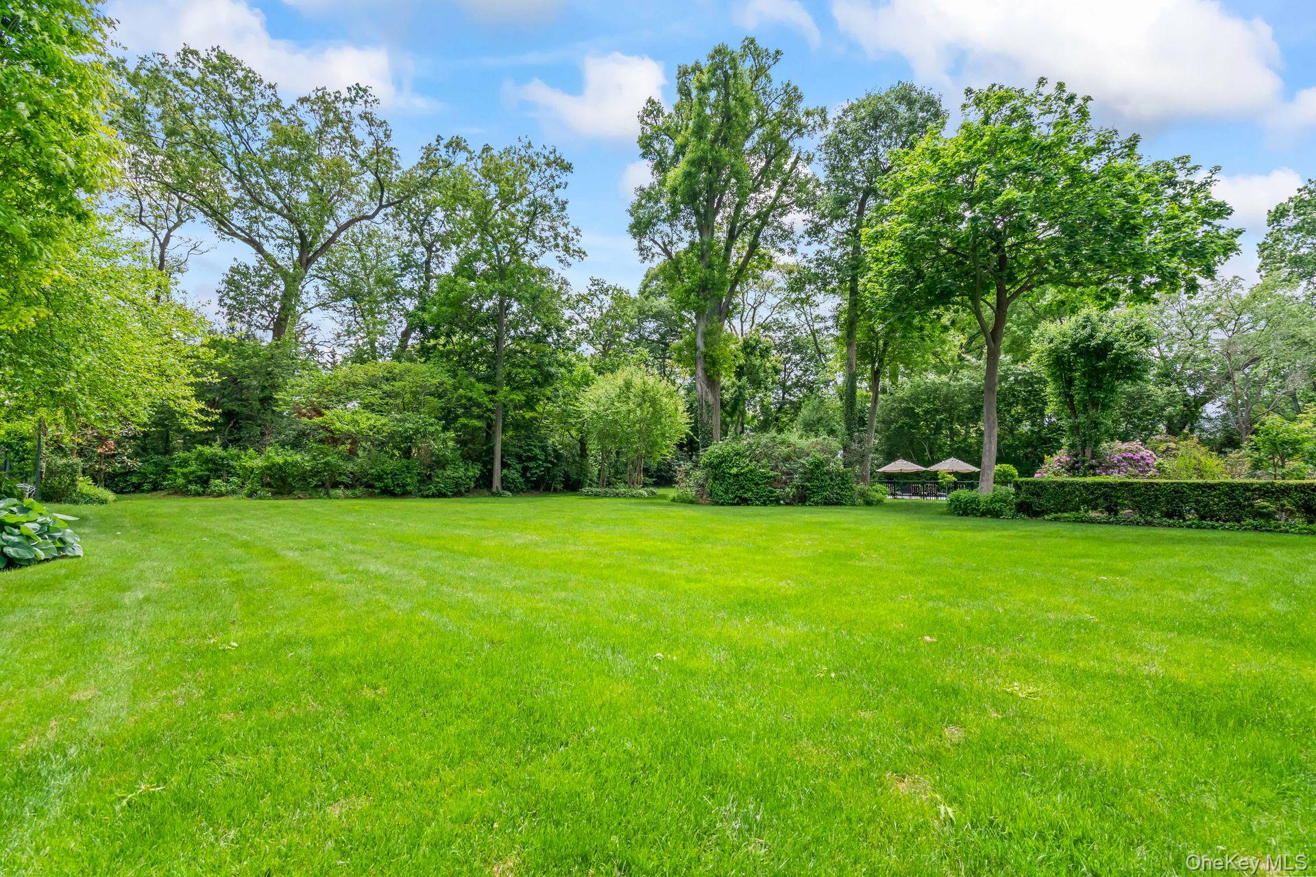 8 Stonegate Lane, Old Brookville, NY 11545