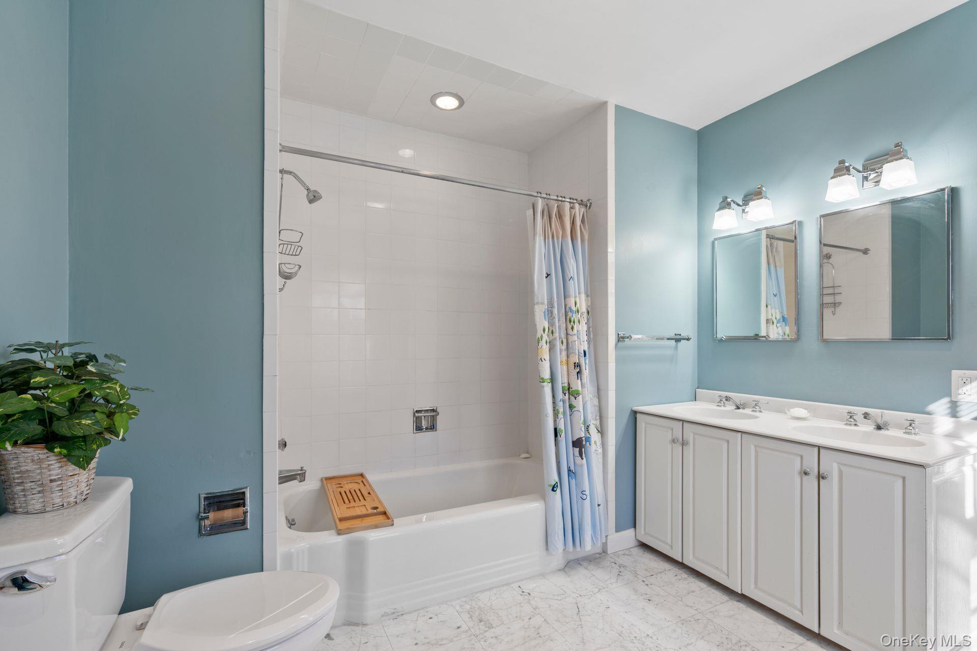 8 Stonegate Lane, Old Brookville, NY 11545