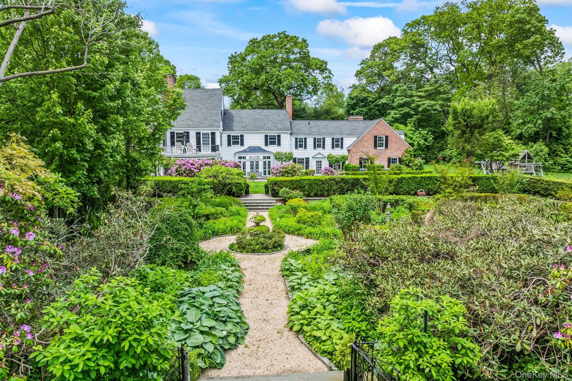 8 Stonegate Lane, Old Brookville, NY 11545