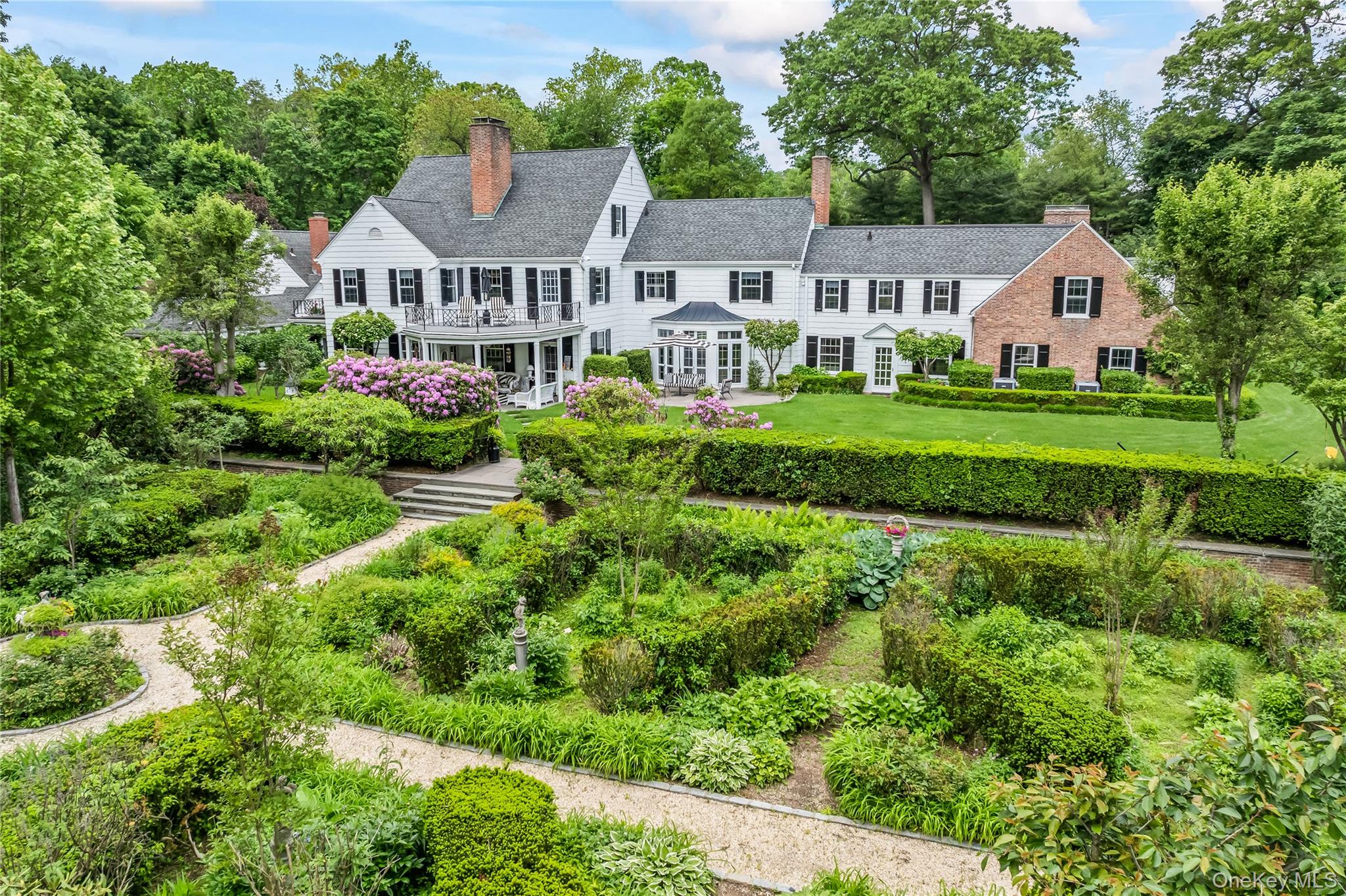 8 Stonegate Lane, Old Brookville, NY 11545