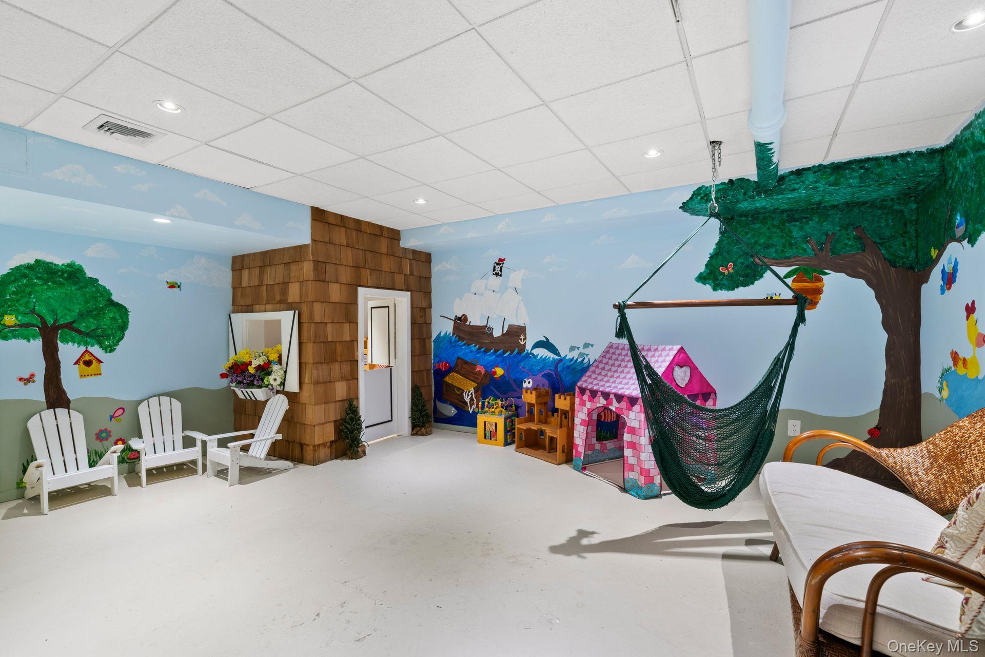 8 Stonegate Lane, Old Brookville, NY 11545