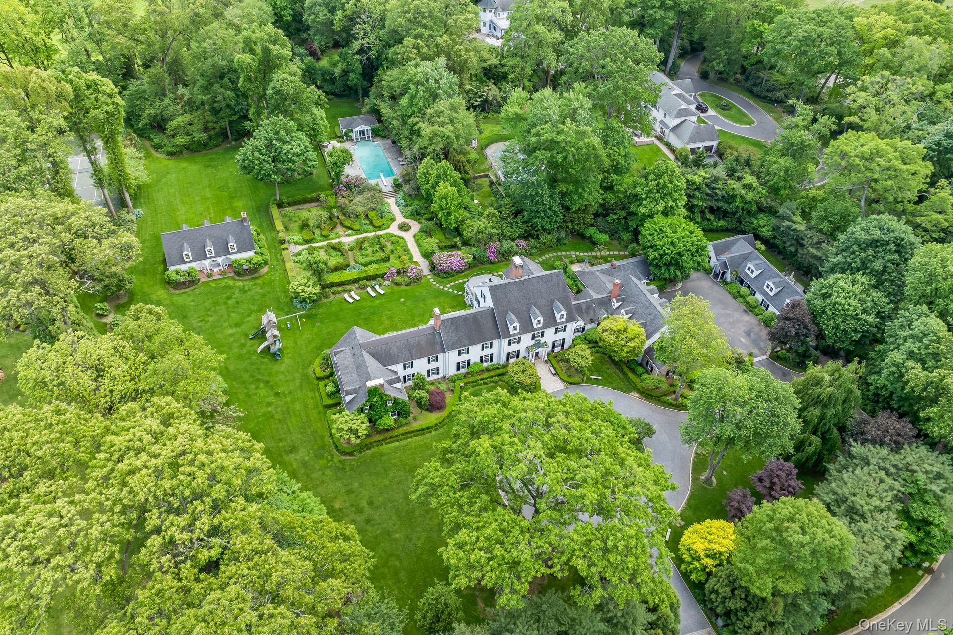 8 Stonegate Lane, Old Brookville, NY 11545