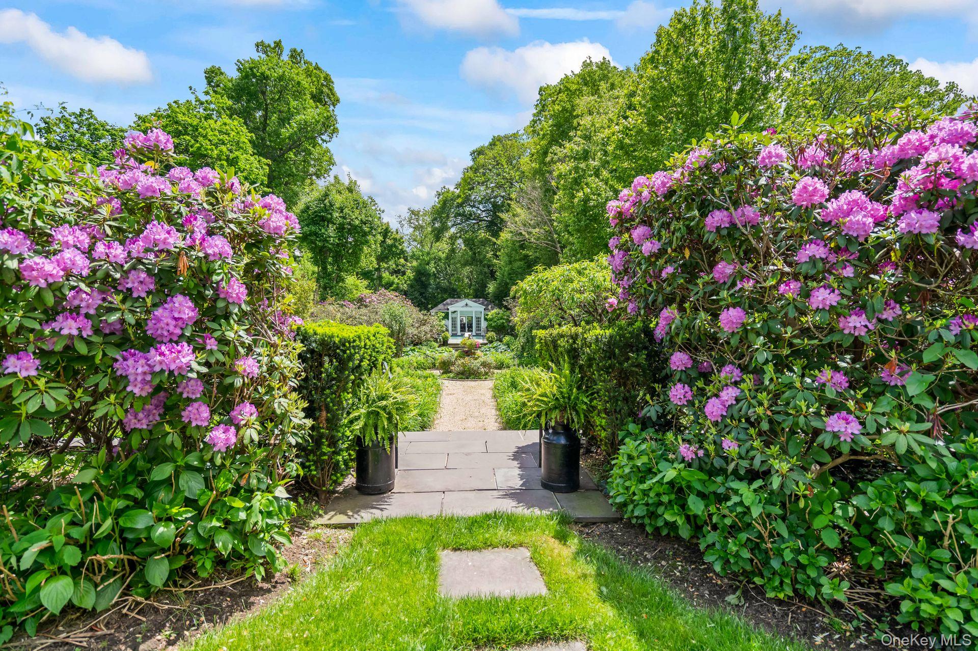 8 Stonegate Lane, Old Brookville, NY 11545