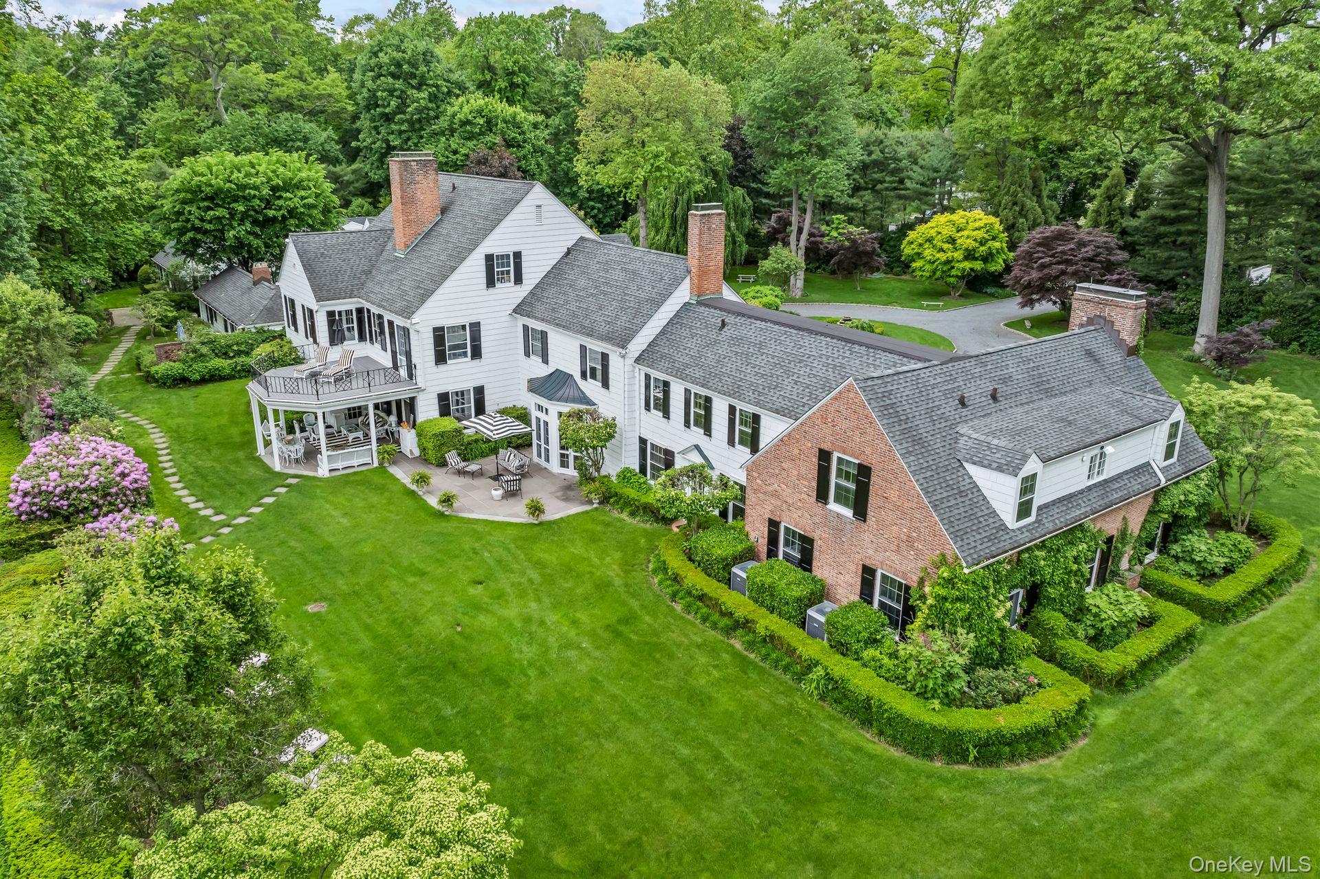 8 Stonegate Lane, Old Brookville, NY 11545