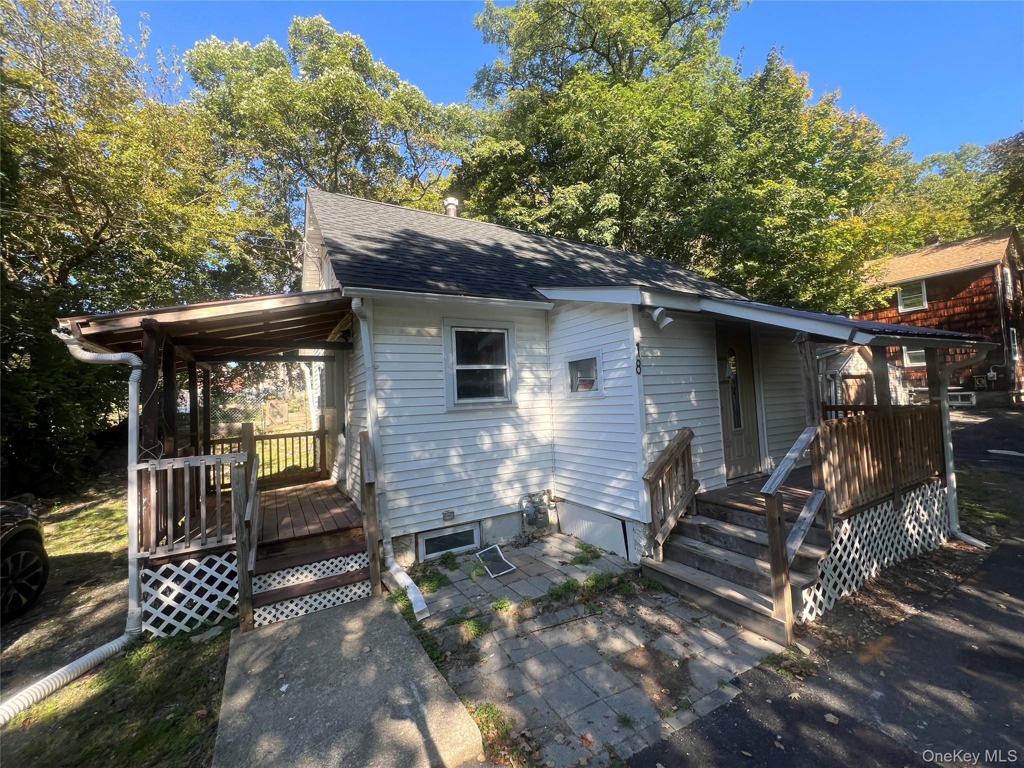 18 Hillside Place, Lloyd, NY 12528