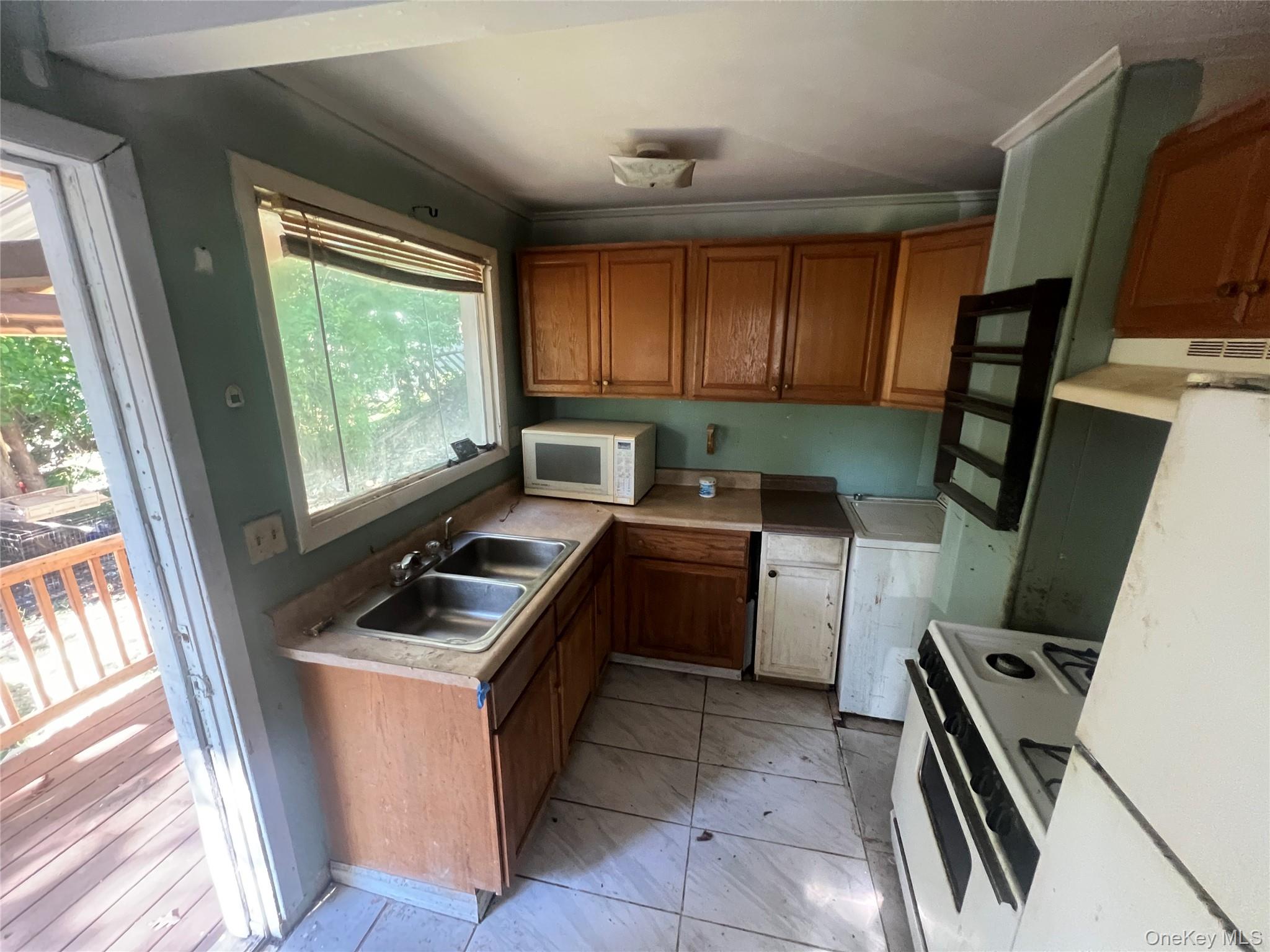 18 Hillside Place, Lloyd, NY 12528