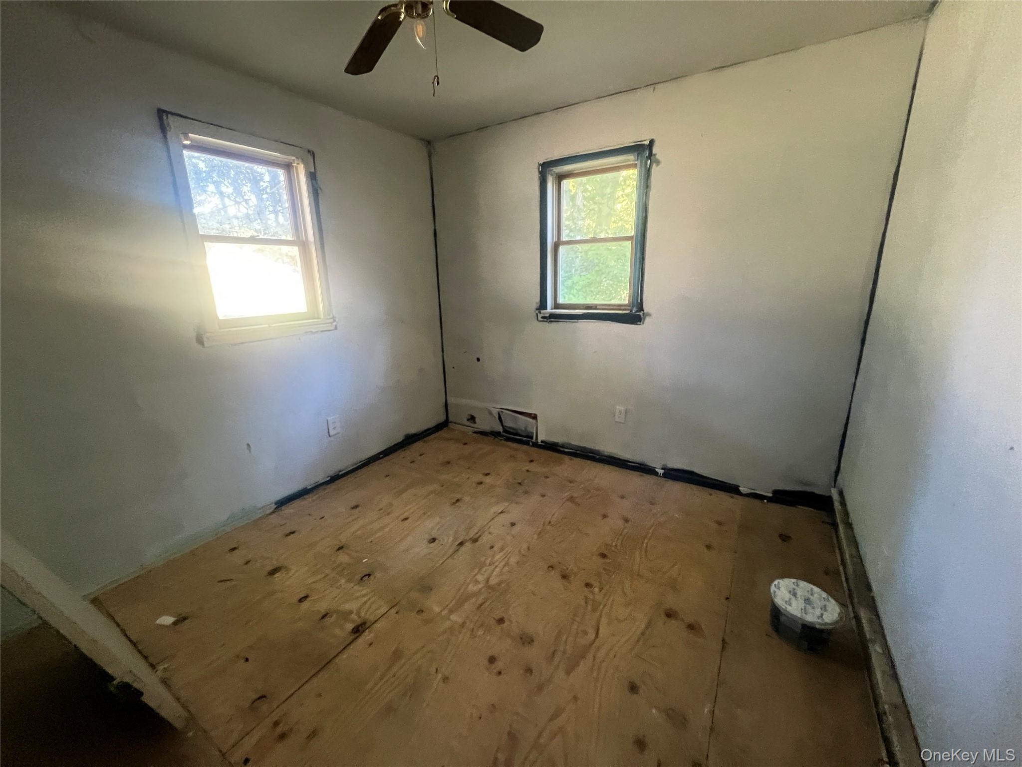 18 Hillside Place, Lloyd, NY 12528