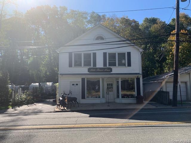 20 Oyster Bay Road # Back, Locust Valley, NY 11560