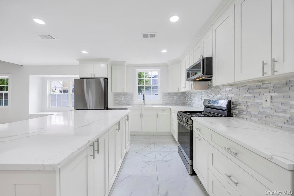 94 jeffery Lane, Oceanside, NY 11572