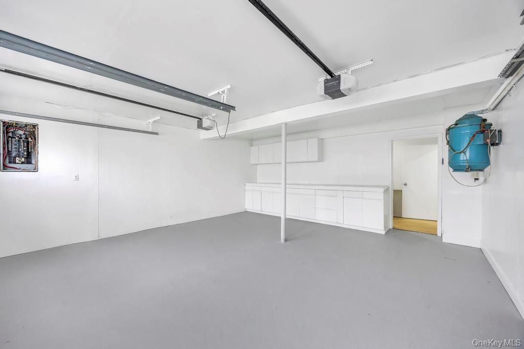 94 jeffery Lane, Oceanside, NY 11572