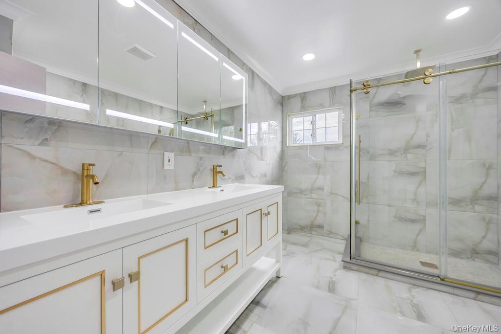 94 jeffery Lane, Oceanside, NY 11572