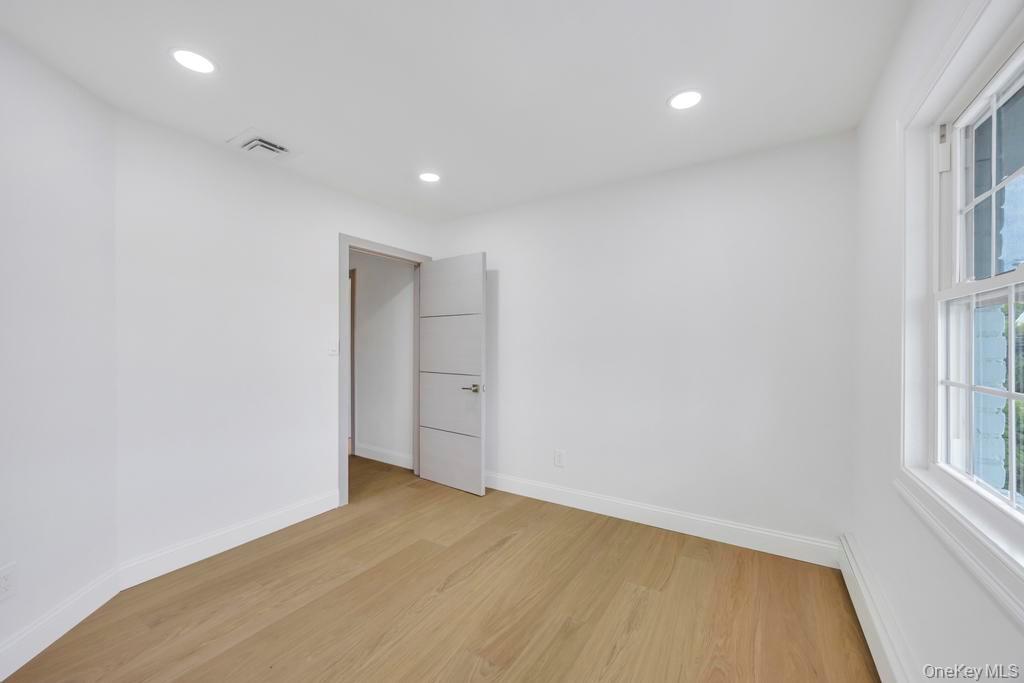 94 jeffery Lane, Oceanside, NY 11572