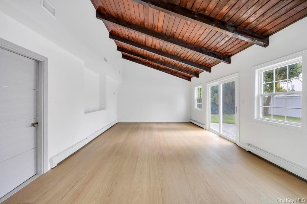 94 jeffery Lane, Oceanside, NY 11572