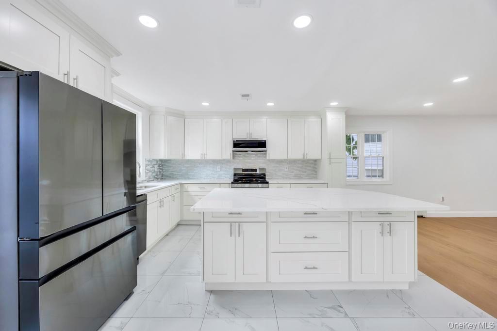 94 jeffery Lane, Oceanside, NY 11572