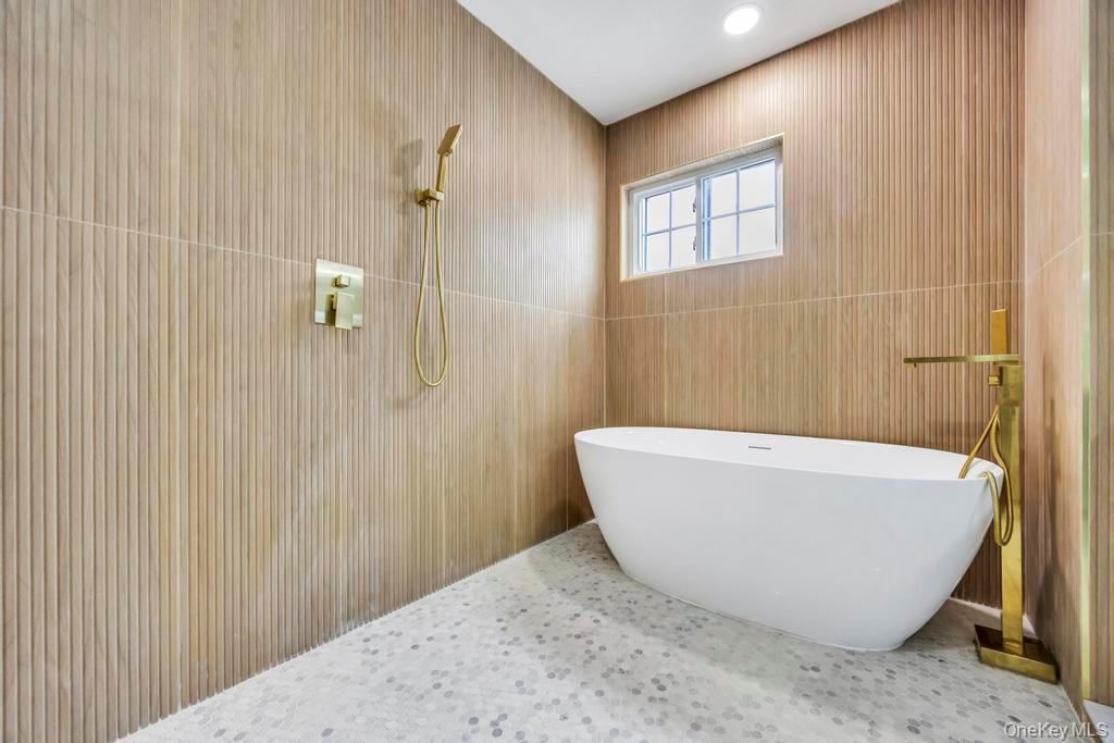 94 jeffery Lane, Oceanside, NY 11572