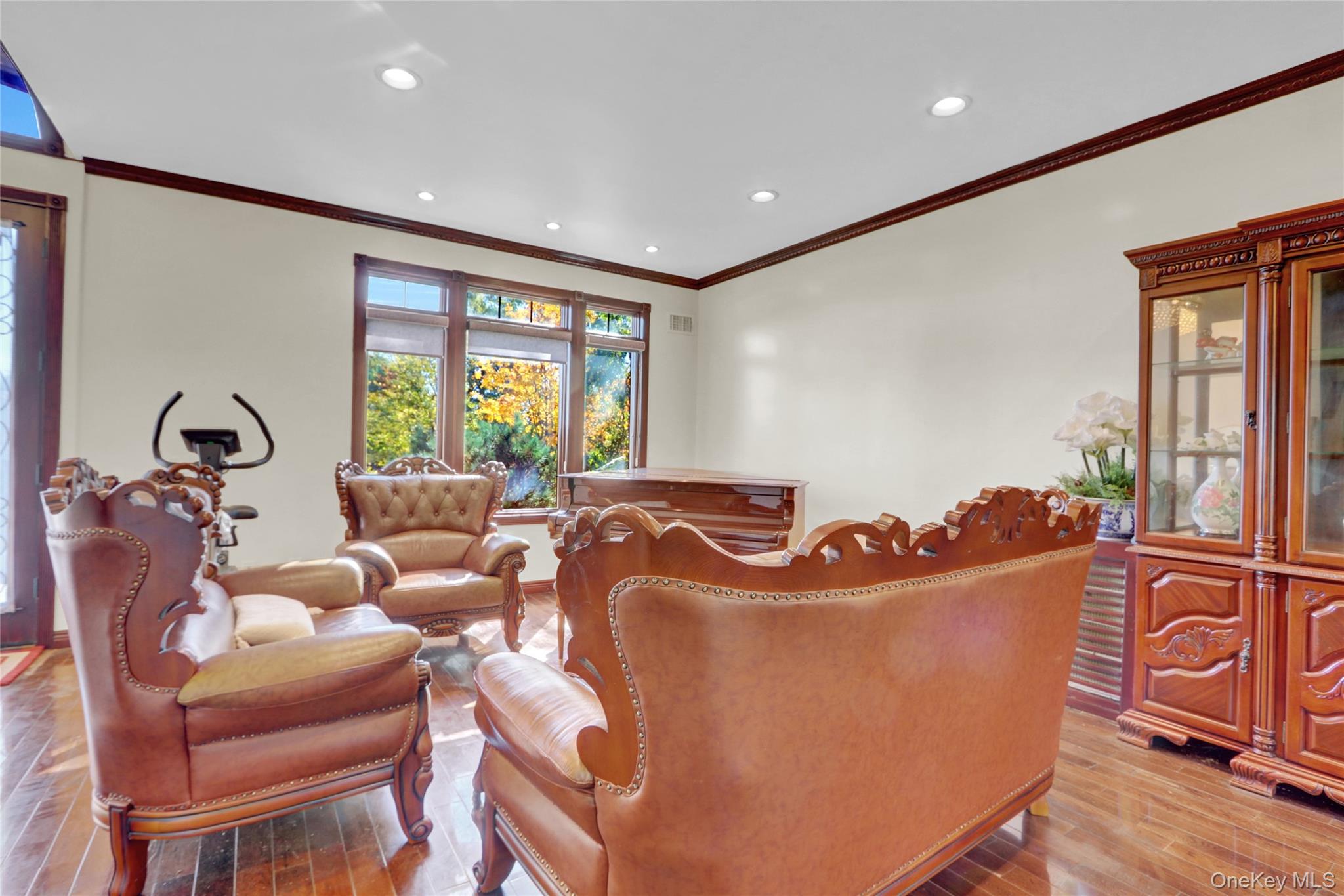 300 Ellen Place, Jericho, NY 11753