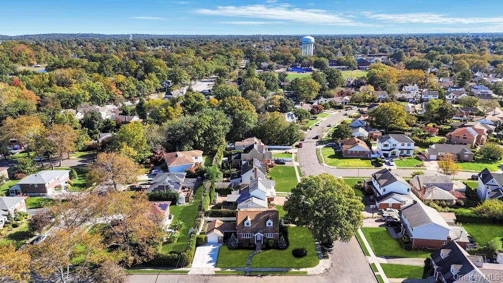 2 Ash Place, New Hyde Park, NY 11040