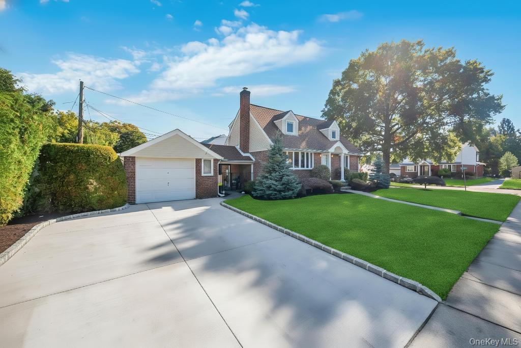 2 Ash Place, New Hyde Park, NY 11040