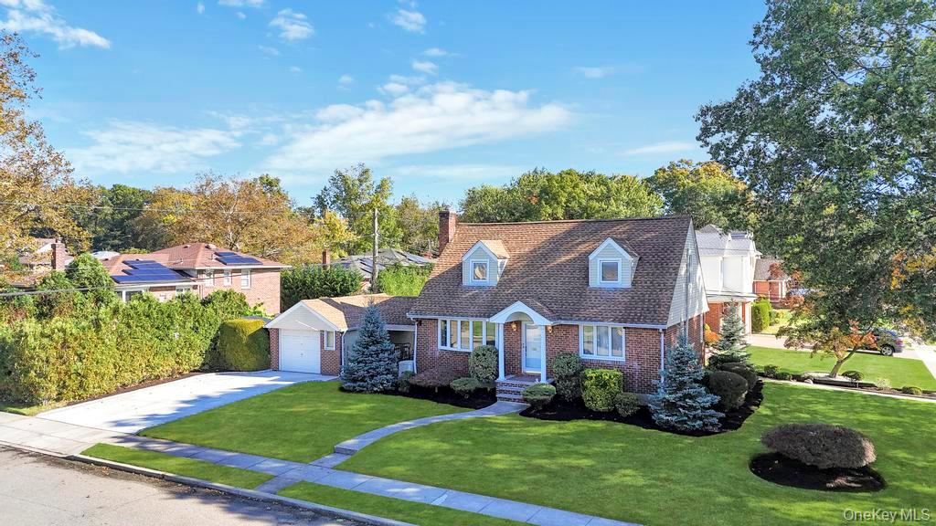 2 Ash Place, New Hyde Park, NY 11040