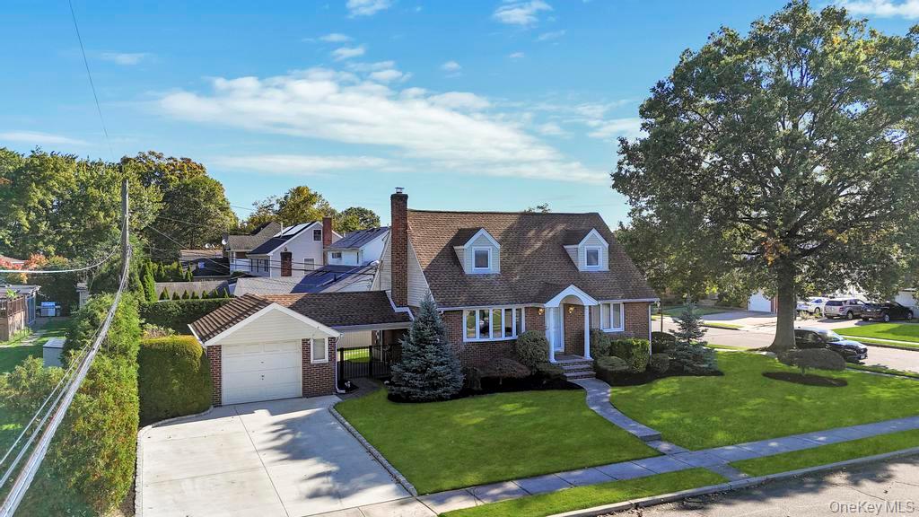 2 Ash Place, New Hyde Park, NY 11040