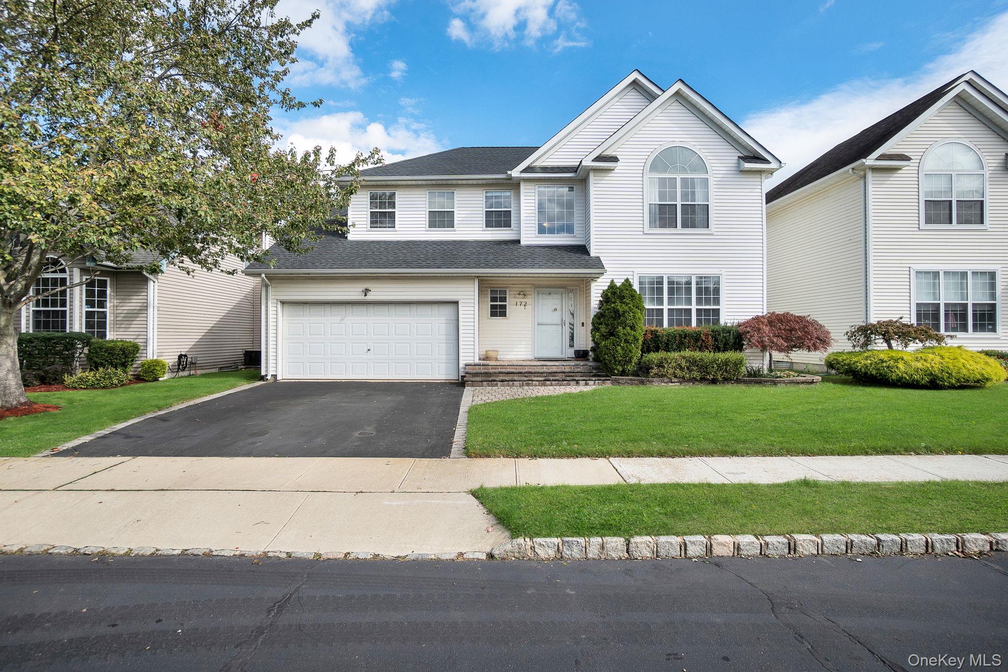 172 Cranberry Court, Huntington, NY 11747