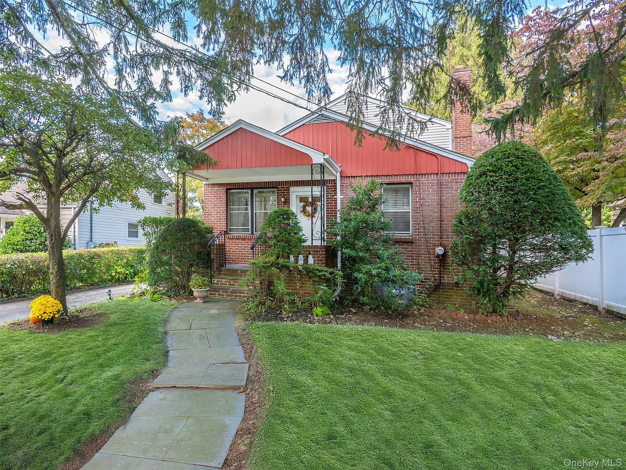 8 Cambridge, Glen Cove, NY 11542