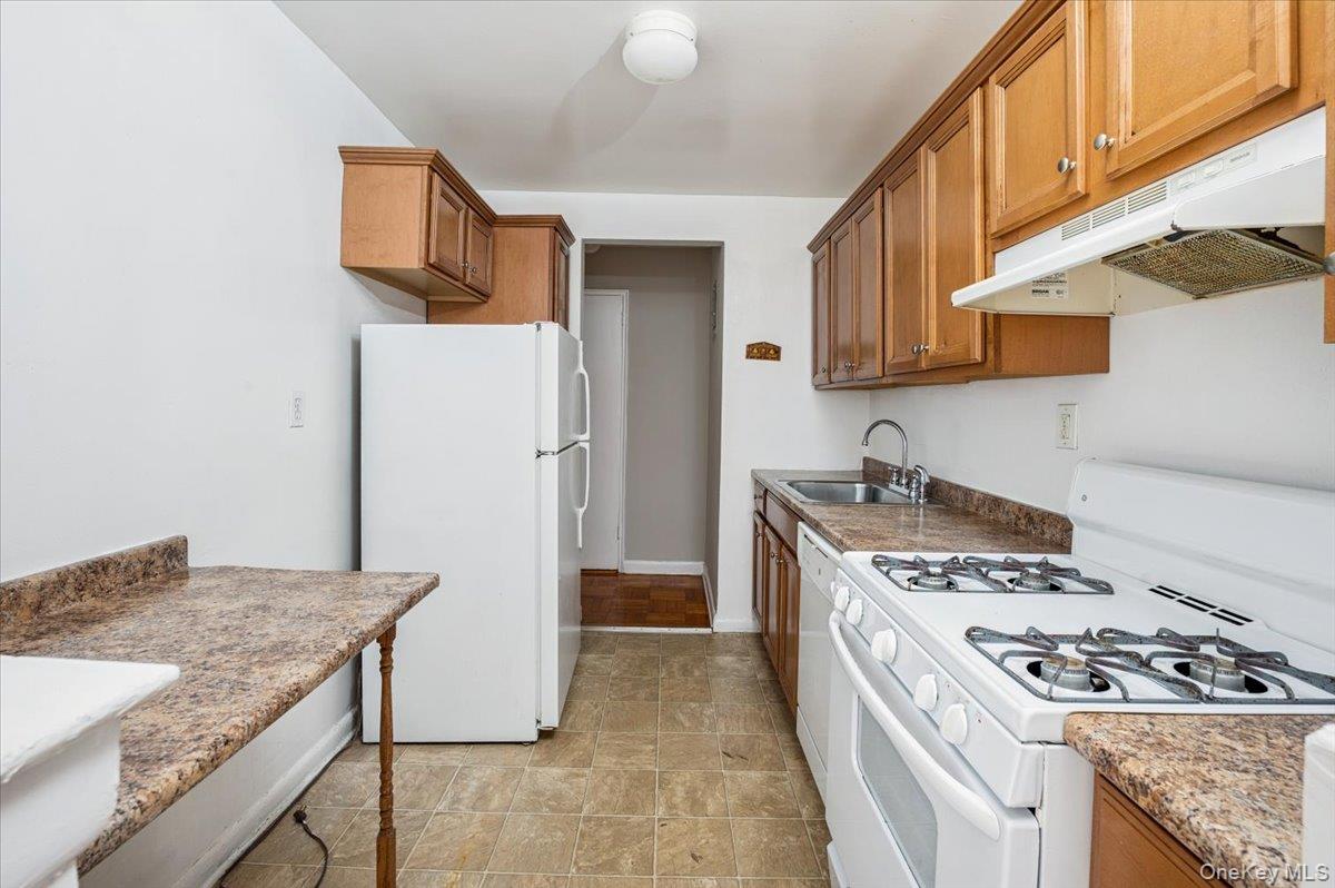 3 Sadore Lane # 2J, Yonkers, NY 10710