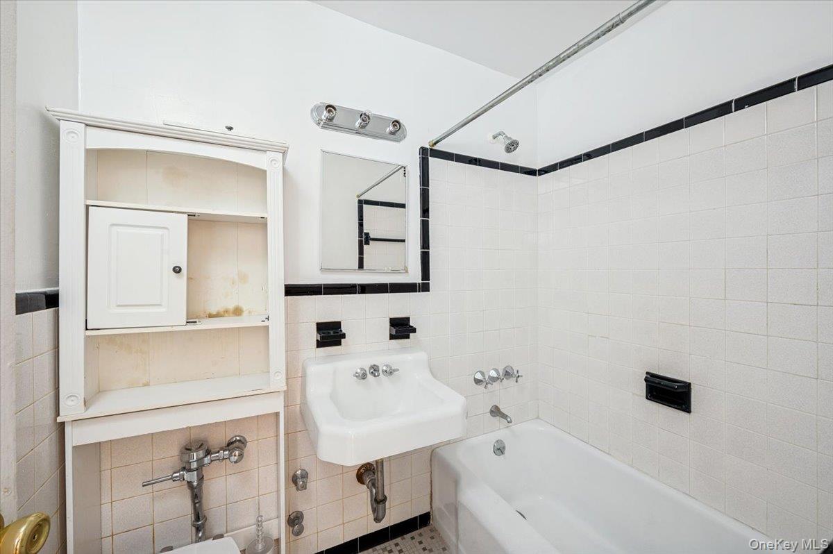 3 Sadore Lane # 2J, Yonkers, NY 10710