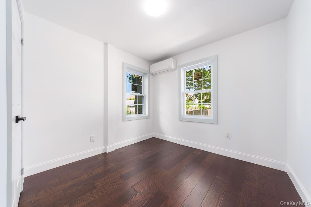 129 Cochran Place, Valley Stream, NY 11581