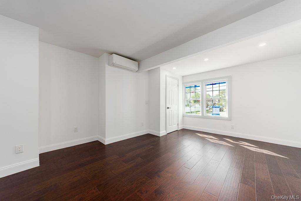 129 Cochran Place, Valley Stream, NY 11581