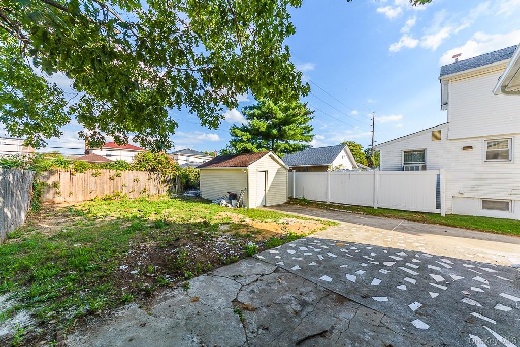 129 Cochran Place, Valley Stream, NY 11581