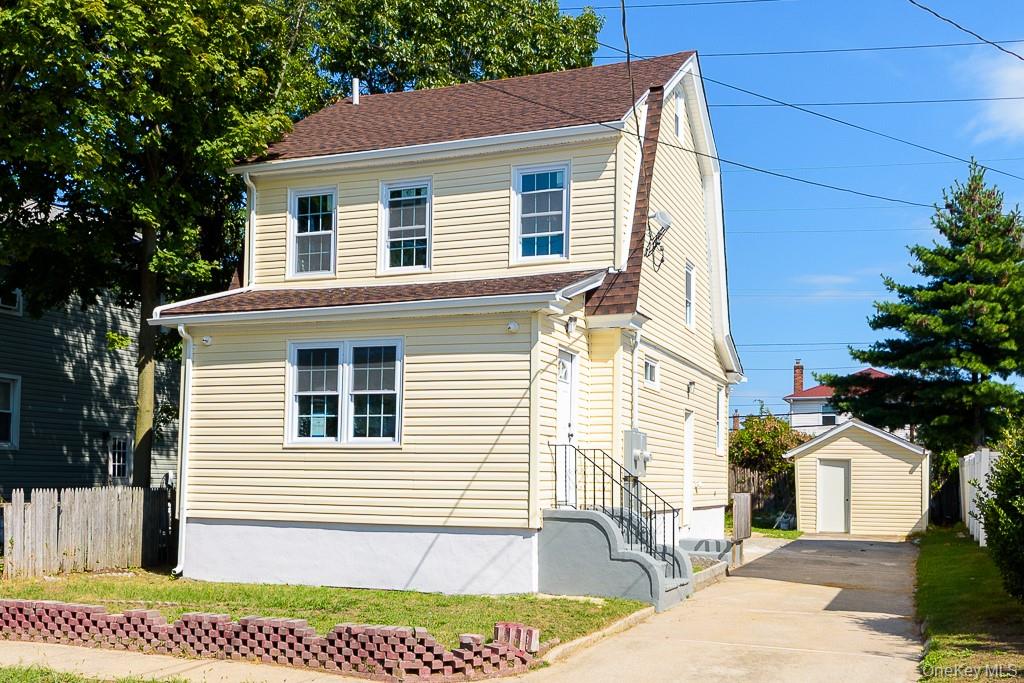 129 Cochran Place, Valley Stream, NY 11581