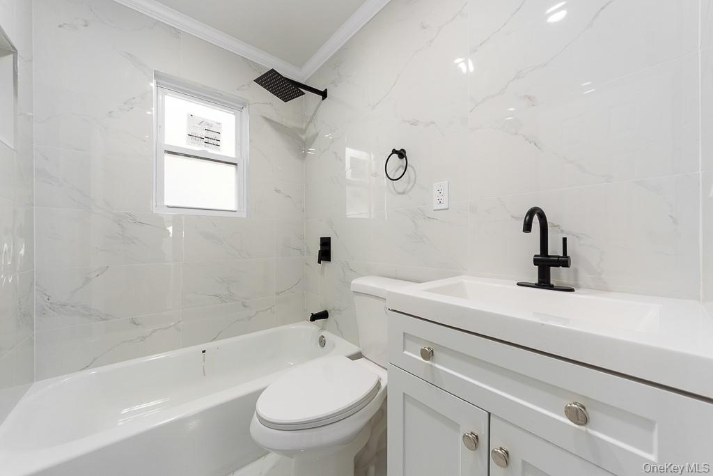 129 Cochran Place, Valley Stream, NY 11581