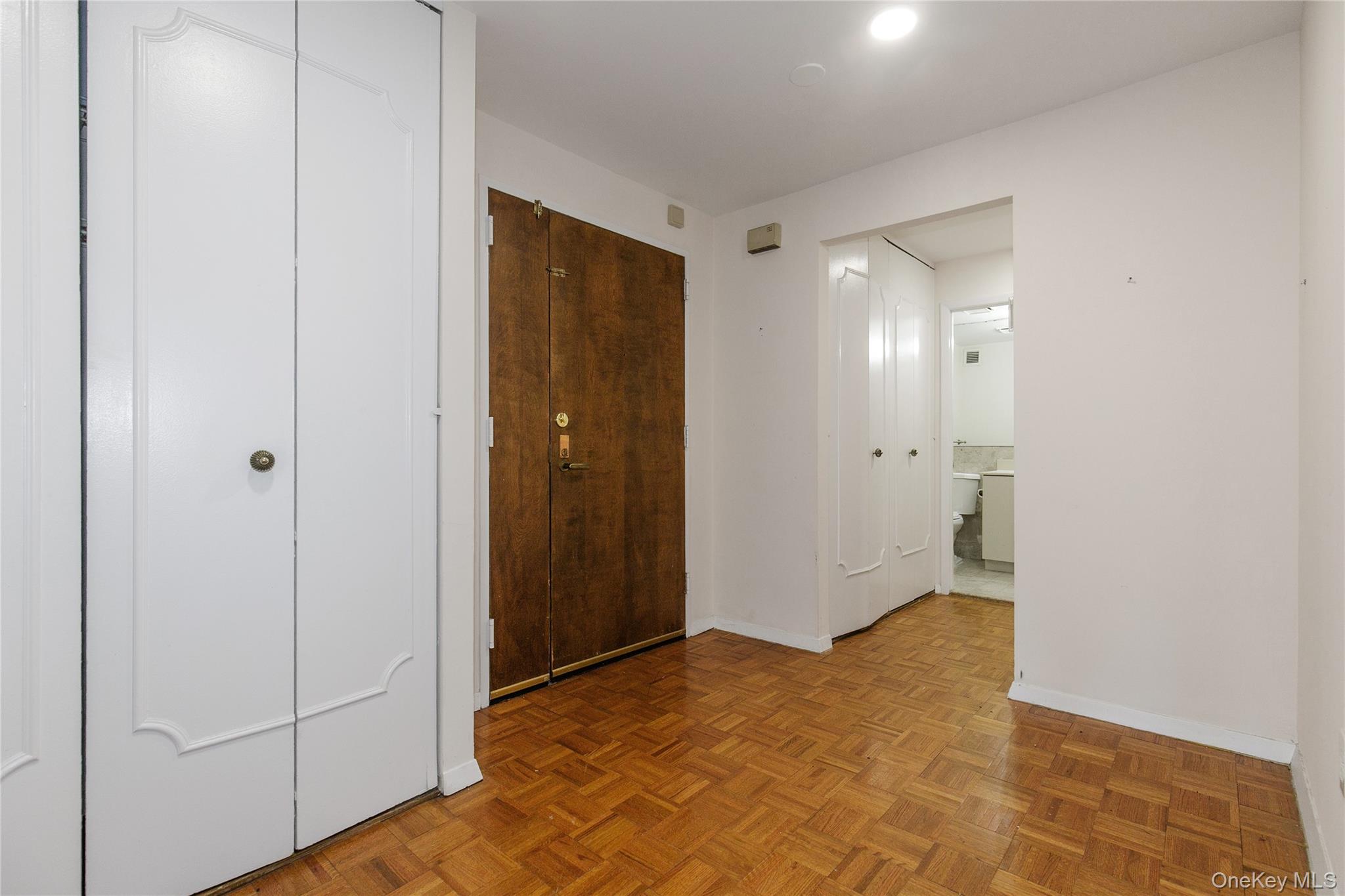 12 BOND Street # 4-C, Great Neck, NY 11021