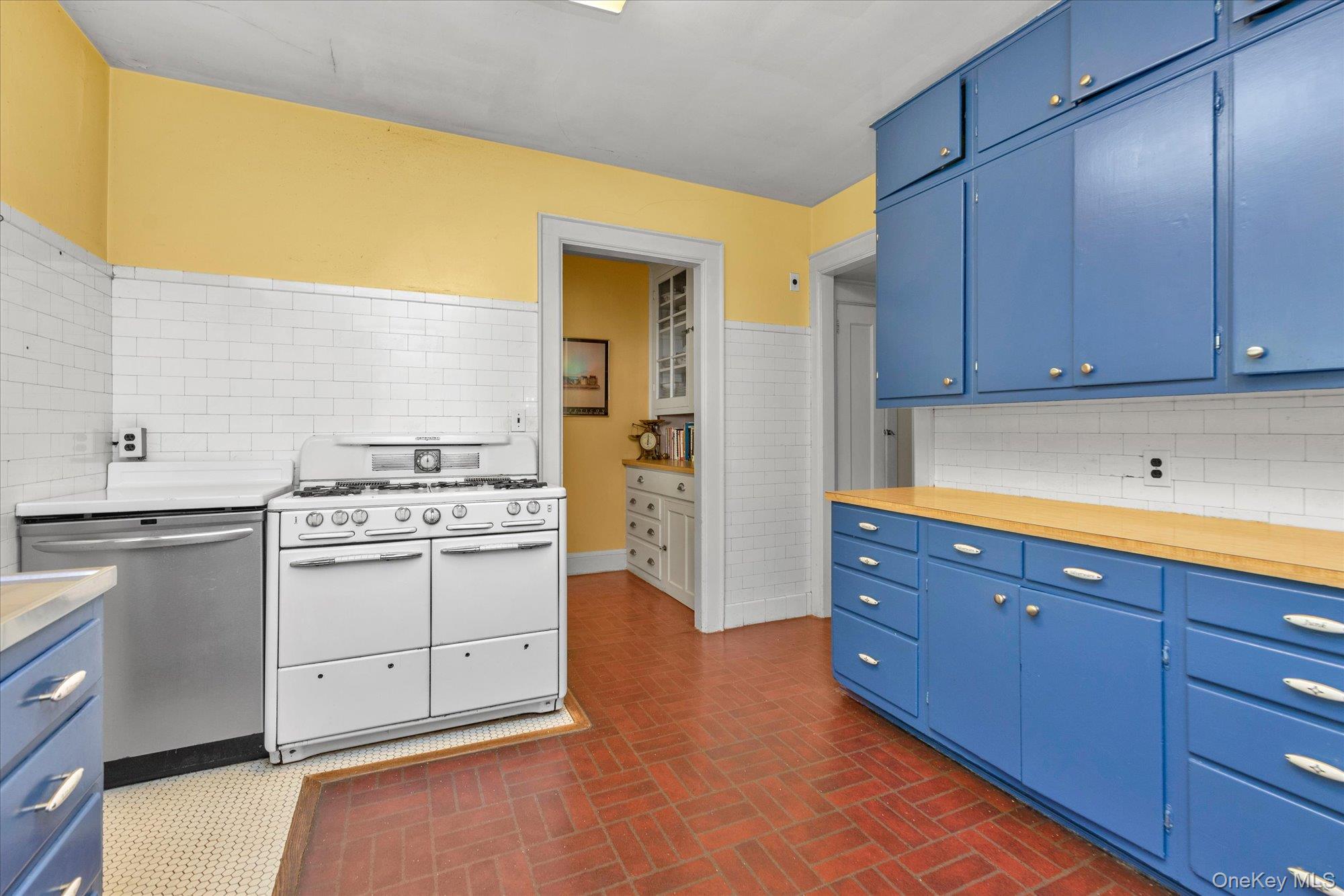 57 Beacon Hill Road, Port Washington, NY 11050