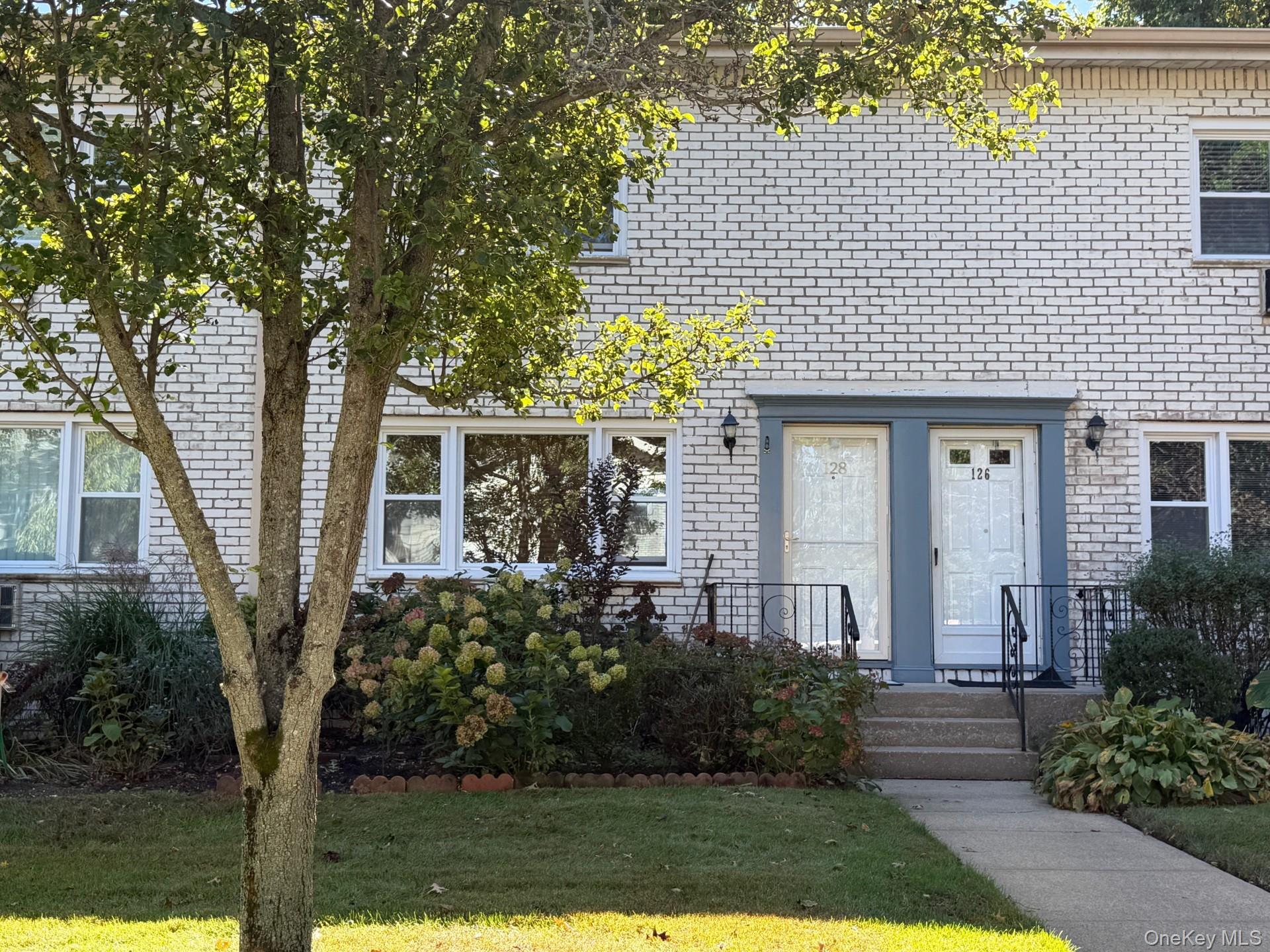 128 Cardinal Lane # 128, Islip, NY 11751